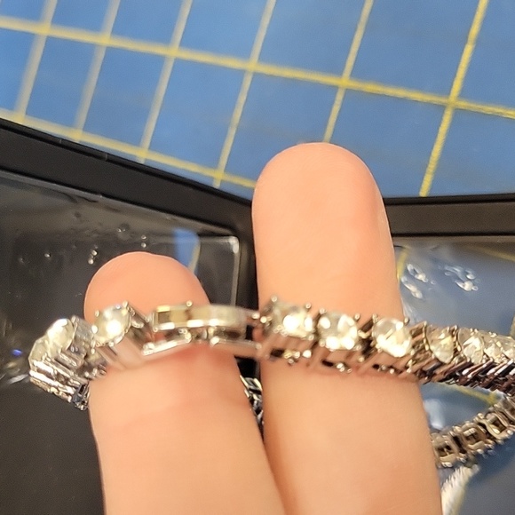 Rhinestone & Silver Tone 8" Bracelet NEW - Picture 3 of 6